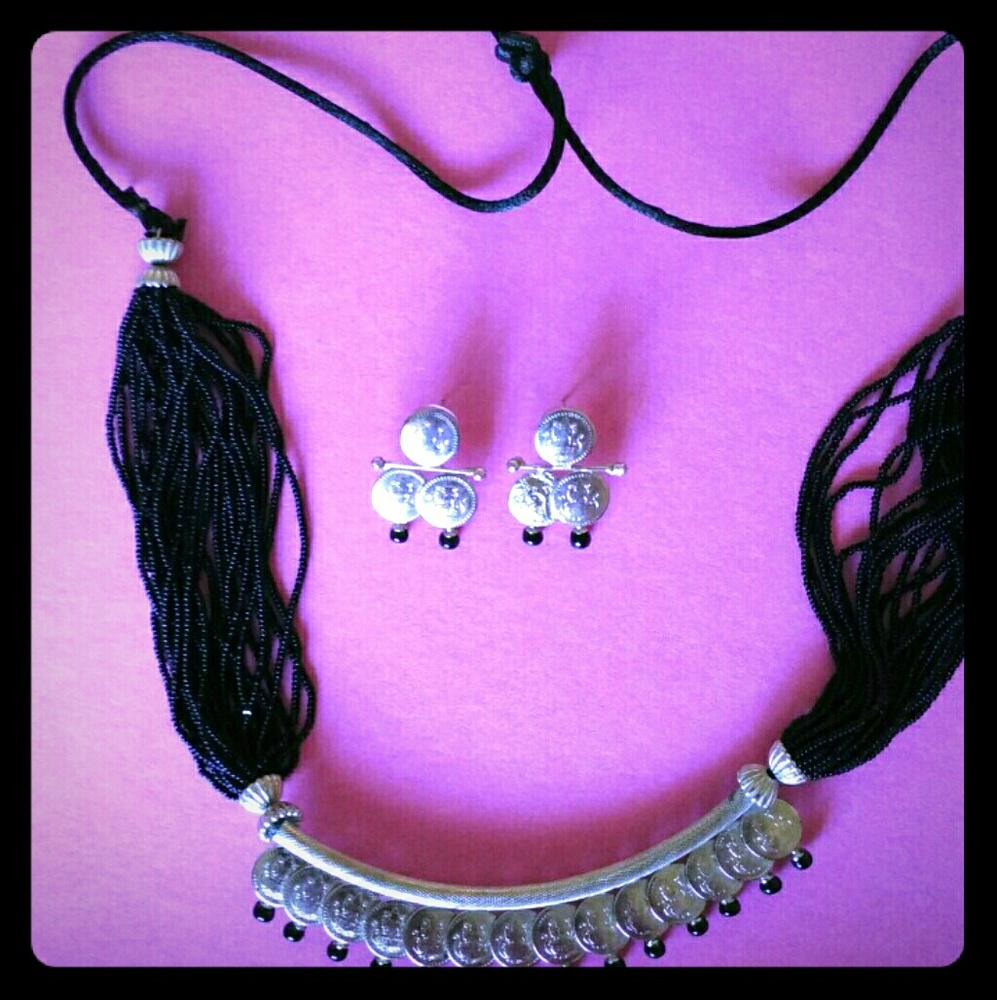 ✴✴ Black/Silver Coin Necklace Set✴✴